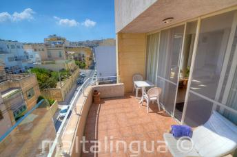 شرفة مدرسة اللغة الإنجليزية في سانت جوليانز