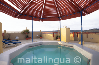 جاكوزي في الهواء الطلق