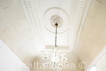 مبنى المدرسة له طابعه الخاص